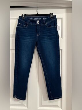 New Junior’s Wallflower soft stretch ankle jeans . Size 7.